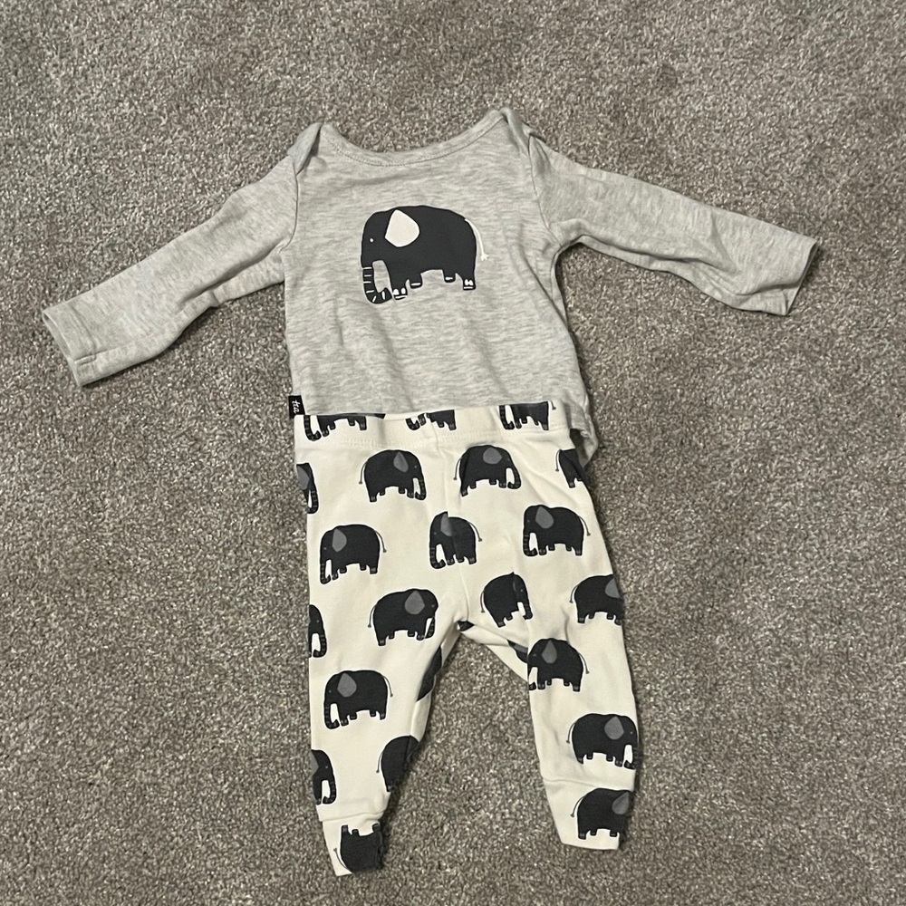 Tea Collection Light Gray Baby Outfit